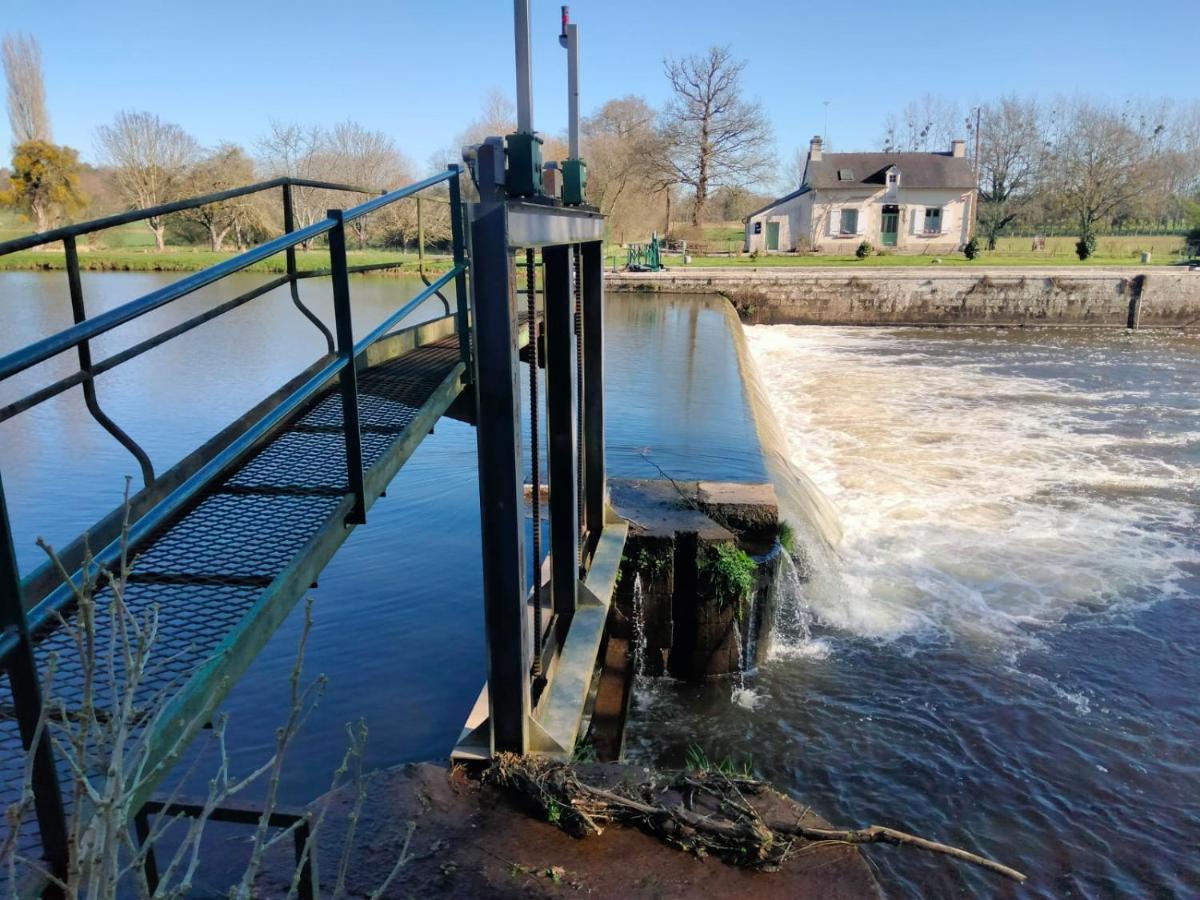 Hebergement Canal Val D'Oust Luaran gambar